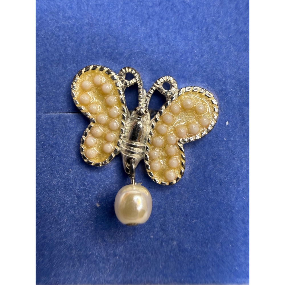 Avon 2004 June Birthstone Pearl Butterfly Tac Pin Silver Tone Lapel Brooch Box